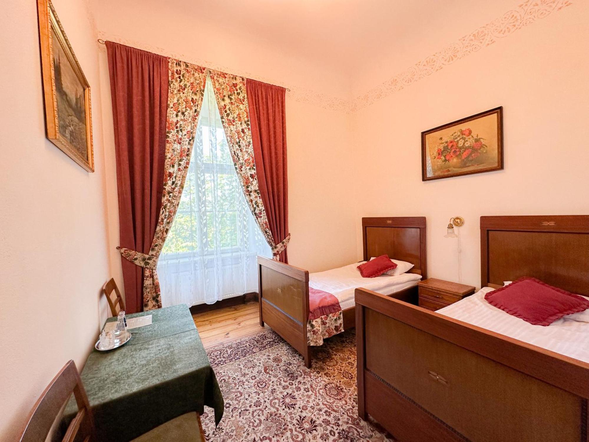 Hotel Edoles Pils Pokoj fotografie